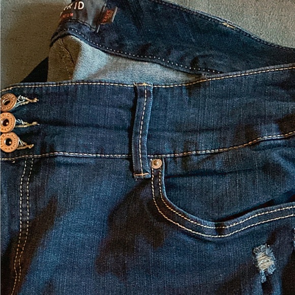 Torrid Premium Distressed Jegging 24XS (extra short) - Picture 4 of 10